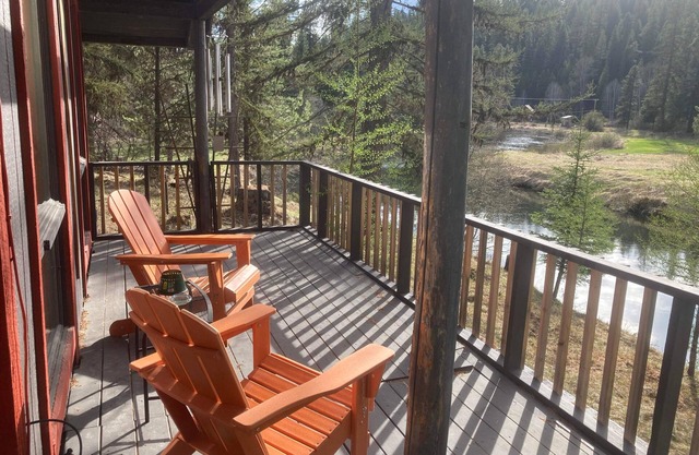 Tamarack Retreat: River Front, Kayaks, Campfire