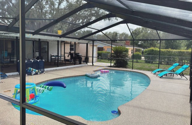 Tampa House w/Pool Prime Location Near Attractions, USF, Moffitt Parking