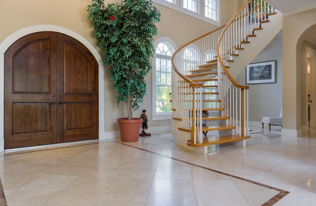 TAMPA LUXURY WATERFRONT MANSION W/POOL & JACUZZI 6 BEDROOM 6 BATH 8000 SQ FT