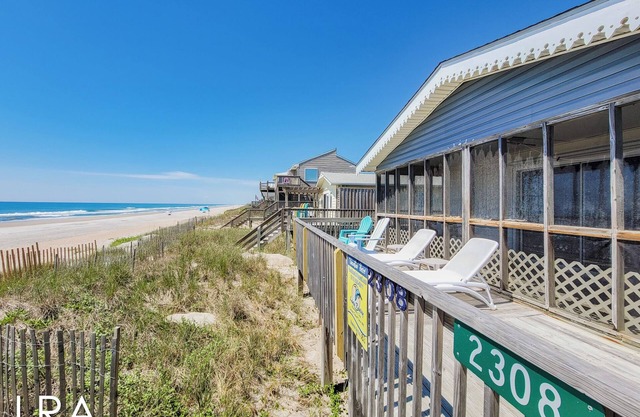 Tan-N-Sand - Stylish Oceanfront Beach Cottage!