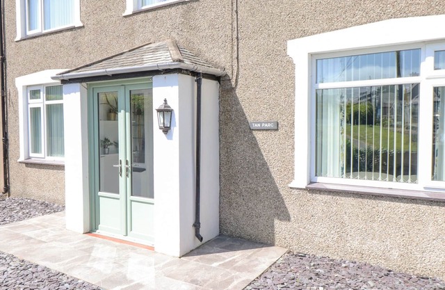 TAN PARC, pet friendly, country holiday cottage in Morfa Nefyn