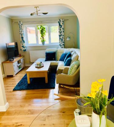 Tanglewood house Abergavenny with private parking