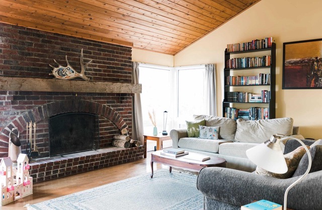 Tanglewood - Large Waterfront Home in PEC