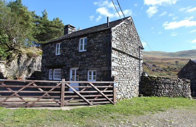 Tarn Foot Cottage, Duddon Valley, Lake District - A rural retreat set deep within the spectacular D