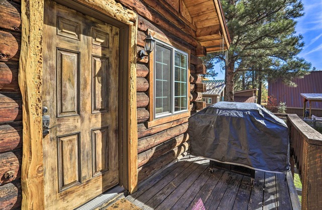Tasteful Log Cabin Retreat on Lake Pagosa!