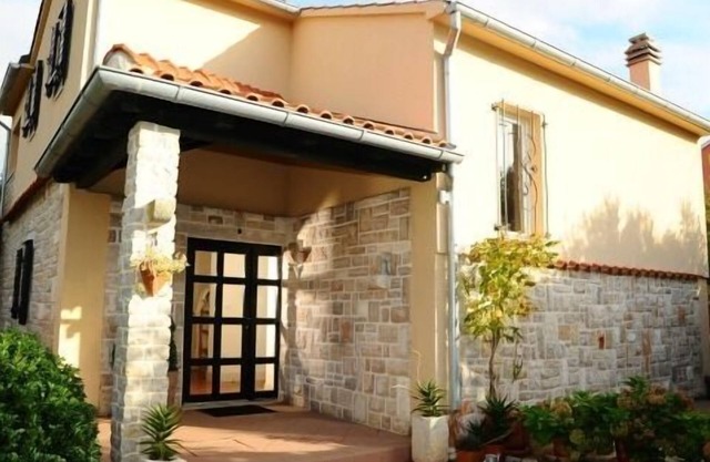 Tasteful vacation home for max. 6 persons (3 bedrooms), only 50m from the beach