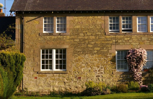Tastefully renovated, ideally located cottage for a peaceful or active break.