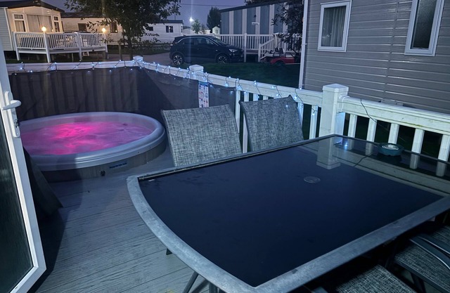 Tattershall Lakes Pet Friendly Hot Tub Breaks