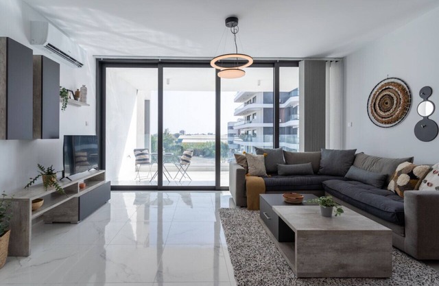Taupe’s 2-Bedroom Apartment & Balcony in Larnaca
