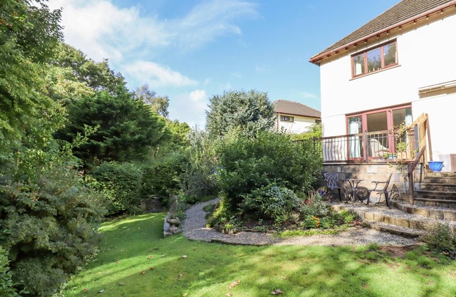 TAW RIVER VIEW, pet friendly, with open fire in Sticklepath