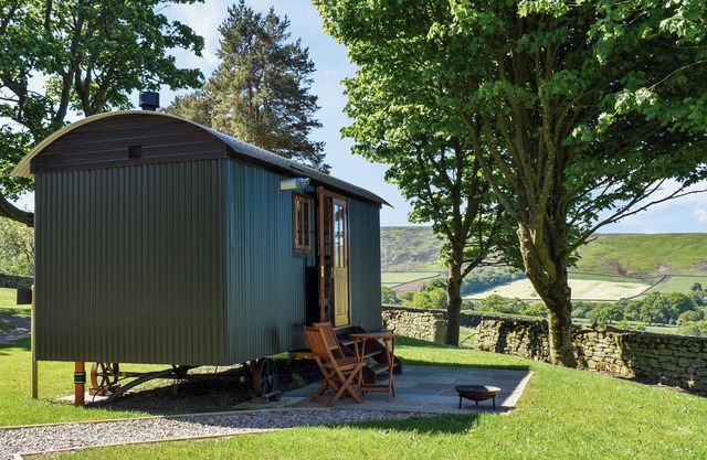Tawny Owl Hut - UK49768