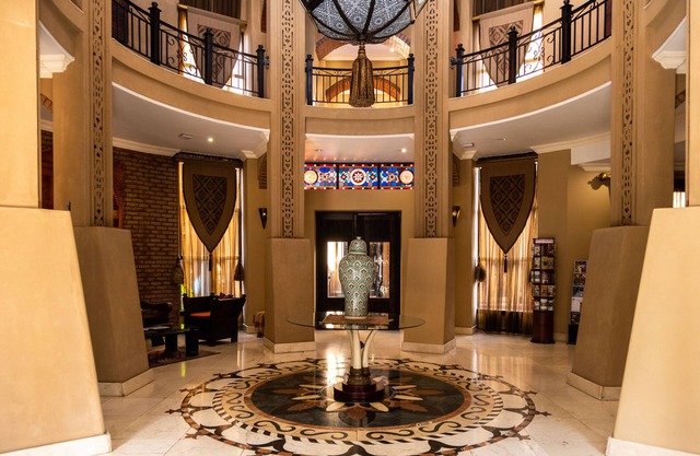 Tayfin Royale Hotel & Restaurant