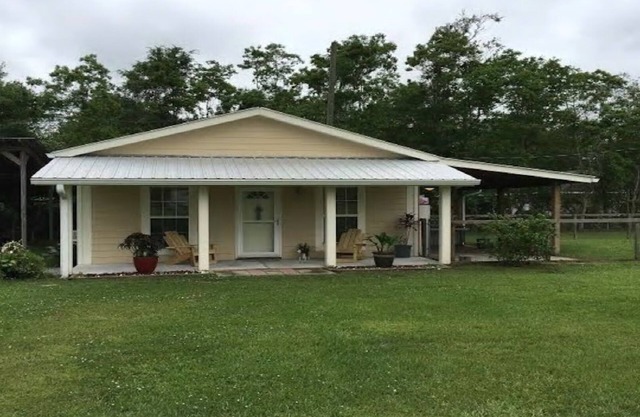 Taylor Ranch Cottage.A retreat in the middle of everything on the Coast!