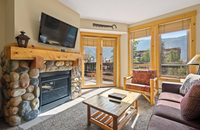 Taylor's Crossing 1 Bedroom Condo #201 by RedAwning