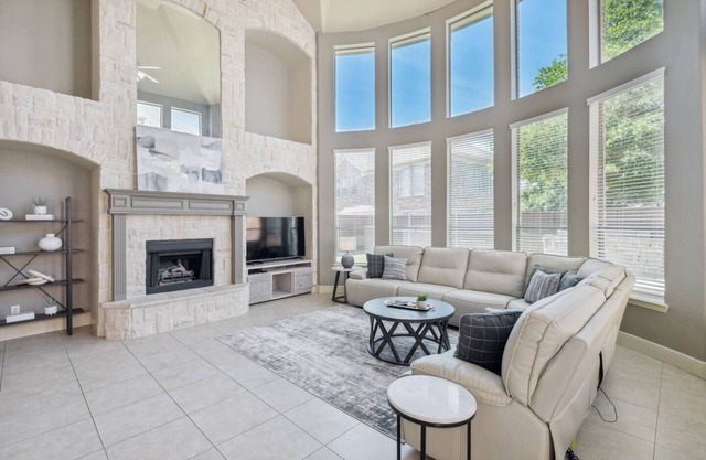 TCH - Spacious 4bd/3.5ba in Plano with Workspace