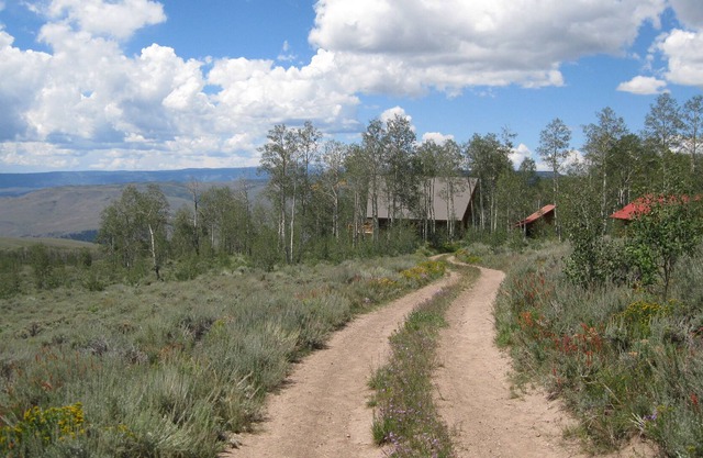 Tenderheart Cabin and Stable - Luxurious Off-grid Getaway!