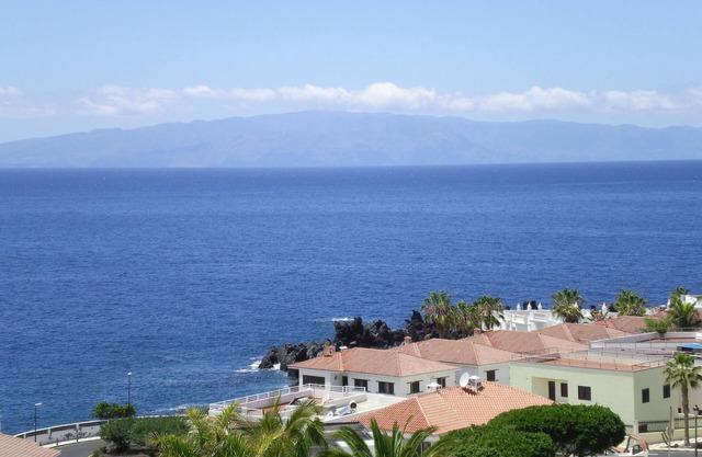 Tenerife, Playa La Arena: free wifi, beach 300 meters away, communal swimming pool