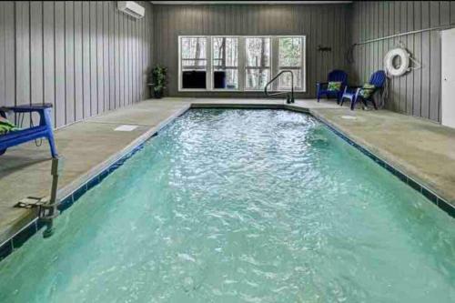 Tennessee Oasis Pool Cabin