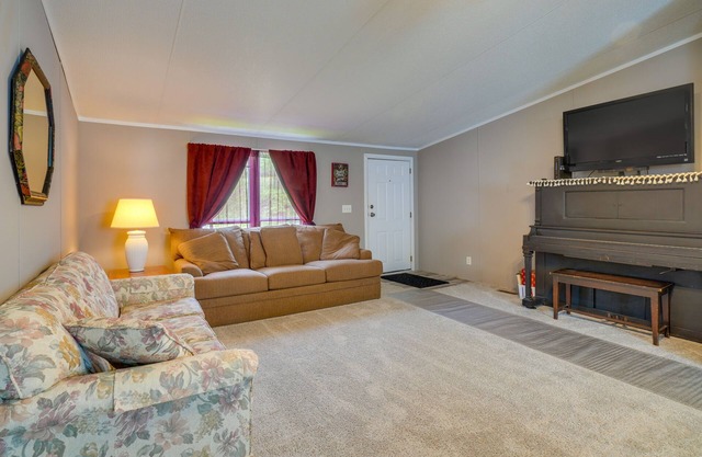 Tennessee Vacation Rental ~ 2 Mi to Windrock Park!