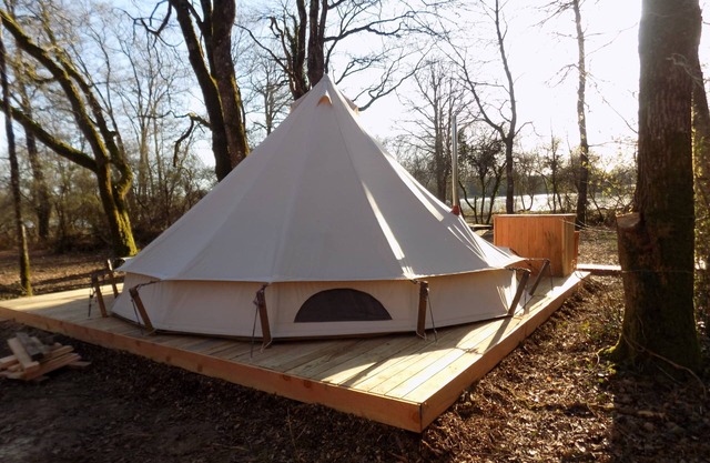 Tente luxe Etang vue Jacuzzi privatif Copa cabanes 2