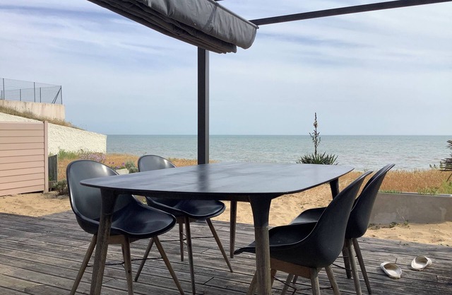 TERRACE APARTMENT DIRECT ACCESS TO THE BEACH