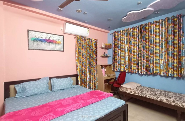 Terrace Garden Bedroom First Floor 5 Minutes from Hotel Hayatt Place