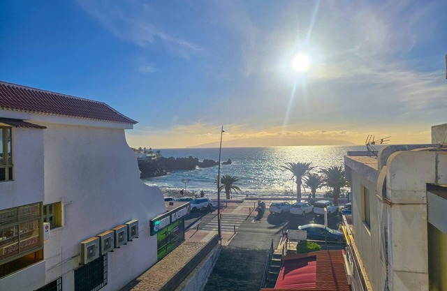 Terrace, sea view, WI-FI, swimming pool, 20 mts. from the beach