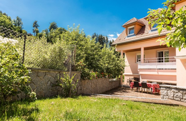 Terraced country house, 10 minutes from the slopes, at the foot of the mountains