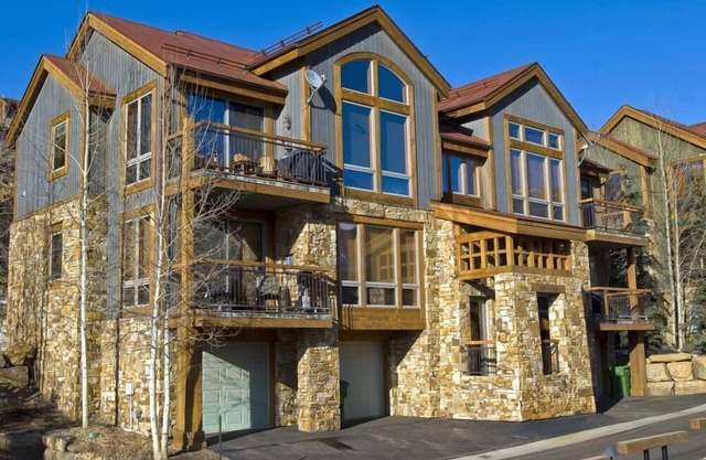 TERRACES 101- Ski-In/Ski-Out Slopeside Condo, Meadows of Mountain Village,