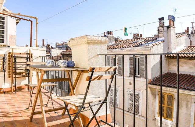 Terrasse ensoleillée au coeur du Cours Julien