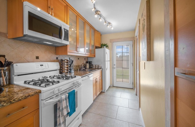 Terrific 2-bedroom house with WiFi in Imperial Beach Large Yard pet ok