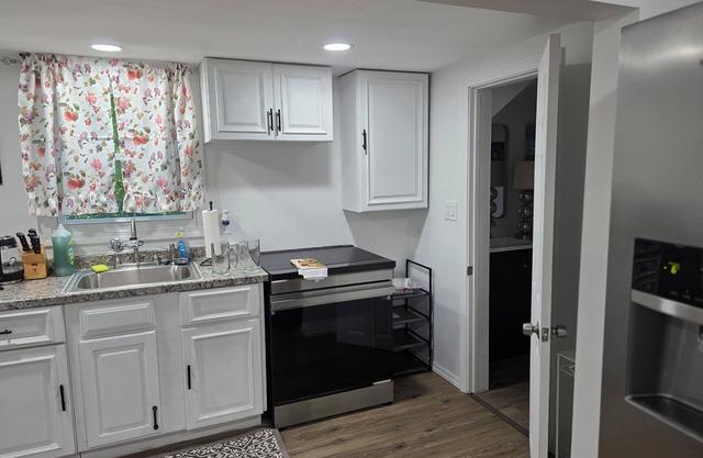 Terrific 4-bedroom house with AC in Ashford