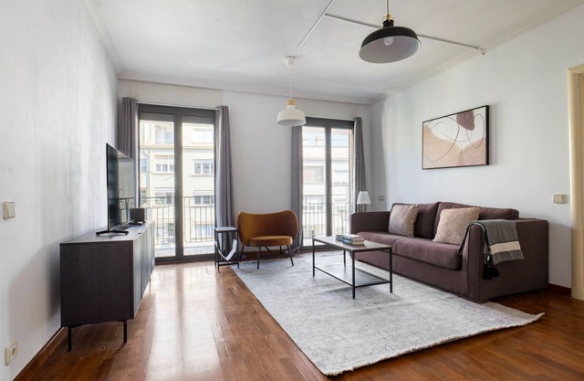 Terrific La Bonanova 2BR w/Doorman & Rooftop Pool, by Blueground