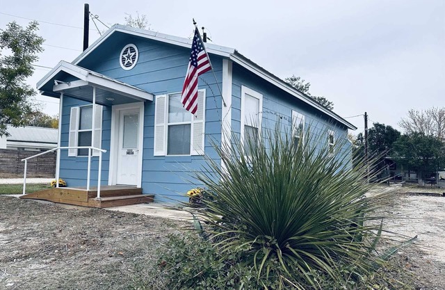 Texas Blue Apple Cottage