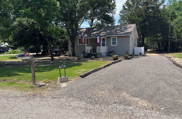 TG Fish House - Lake Tawakoni adorable and cozy pet-friendly fishing get-away