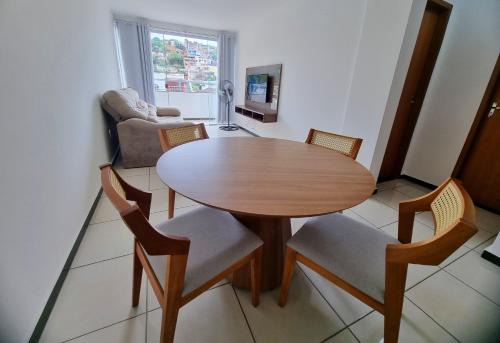 TH 3102 - Flat de 2 quartos com varanda