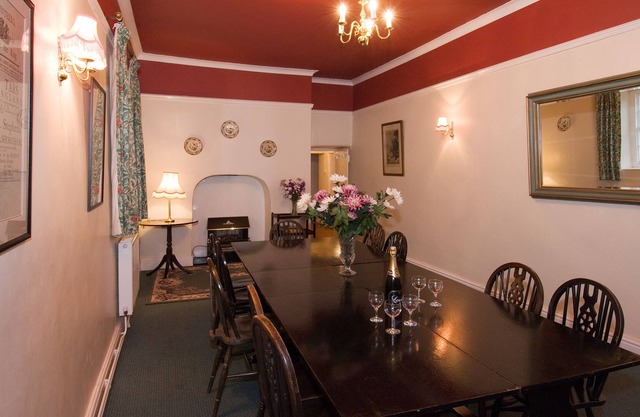 (TH) Cottage near sea with Snowdonia and sea views