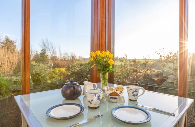 Thairn cottage ideal for 2, rural, 3 miles from Kelso. Wood stove All on 1 level