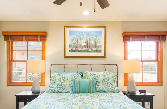 Thanksgiving in San Diego Walk to Liberty Station from 1 Bdrm Home