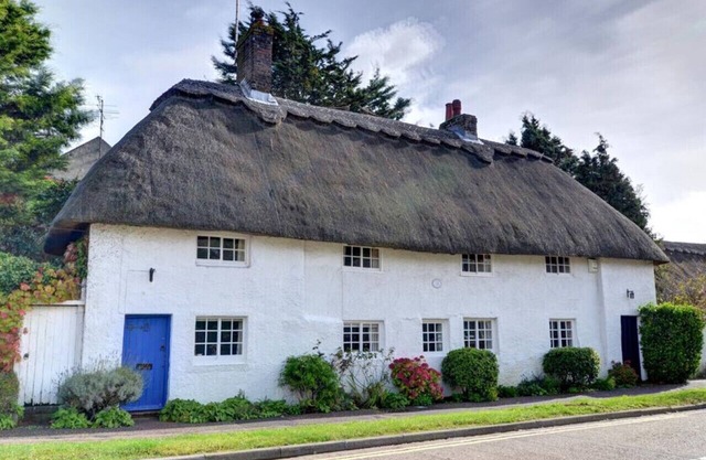 Thatch Cottage - Four Bedroom House, Sleeps 6