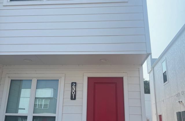 The 3-bedroom Smart Townhome in beautiful Houston!