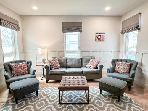 The 4M Favorite House - Stunning & Spotless 2-Bed Apt (#1)