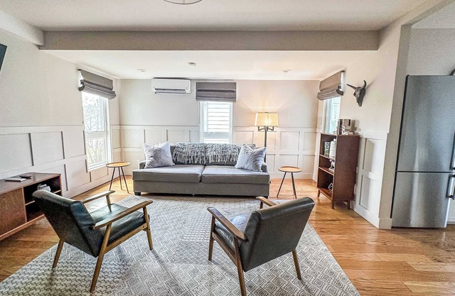 The 4M Favorite House - Stunning & Spotless 2-Bed Apt (#3)