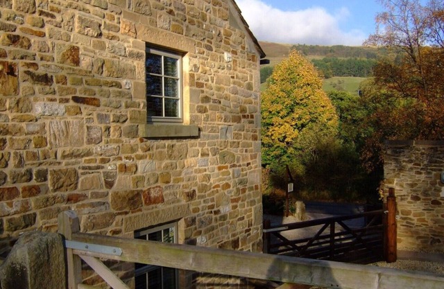 The Acorn - Award Winning Barn Conversion In Hope Village Near To Castleton