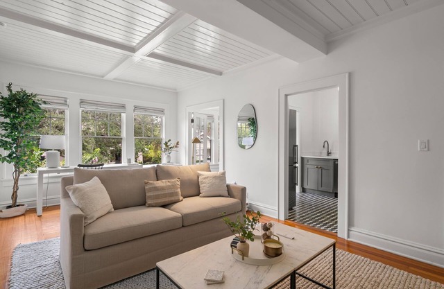 The Adaline #8 - Luxury Second Floor Bayshore Apt!