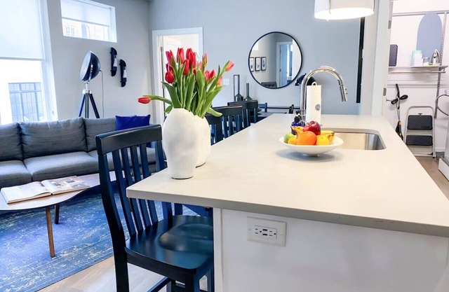 The Adjourn: cozy condo near Vandy w/parking