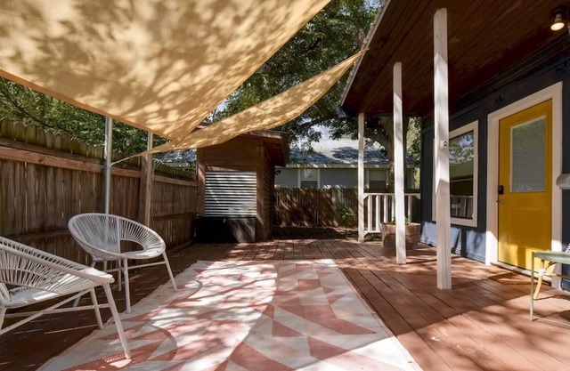 The Adrian | Cozy Modern East Austin Studio