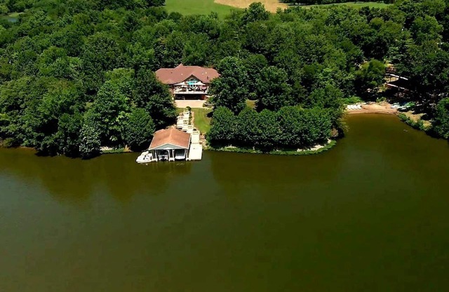The Aerie- Luxury Lakeside Getaway - Private Beach & Boatdock