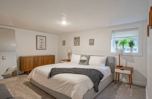 The Alberta Escape - 2br - Awesome Location!