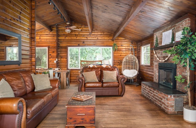 The Alder Lodge - Hot tub, shuffleboard, air hockey, bbq, dogs-ok